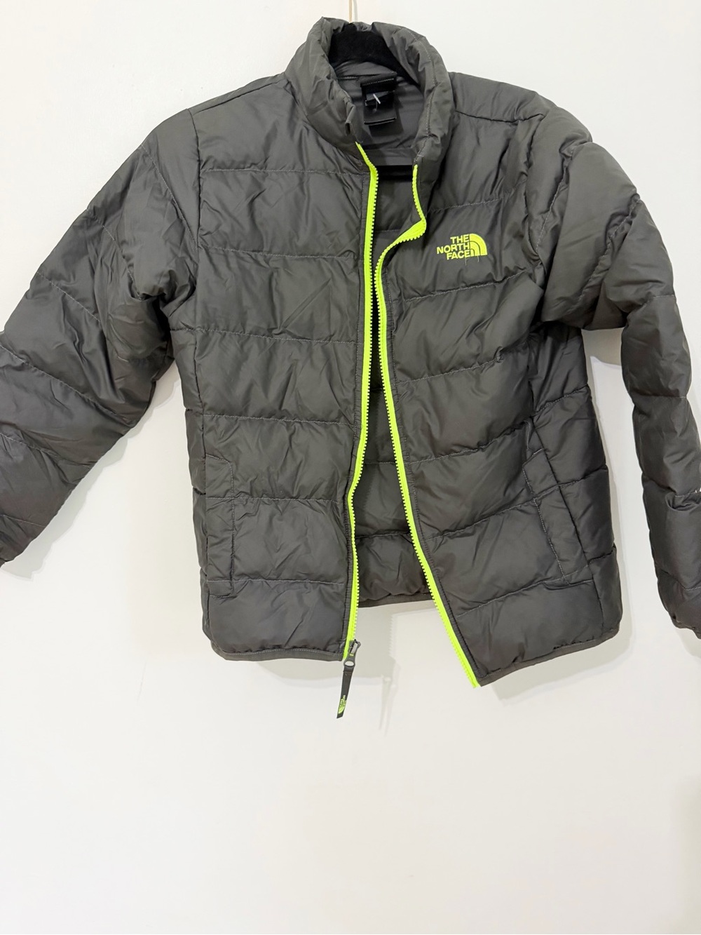 The North Face Down Puffer Jacket Boys medium Gray/Green 550 Fill #Z4643 (10/12)